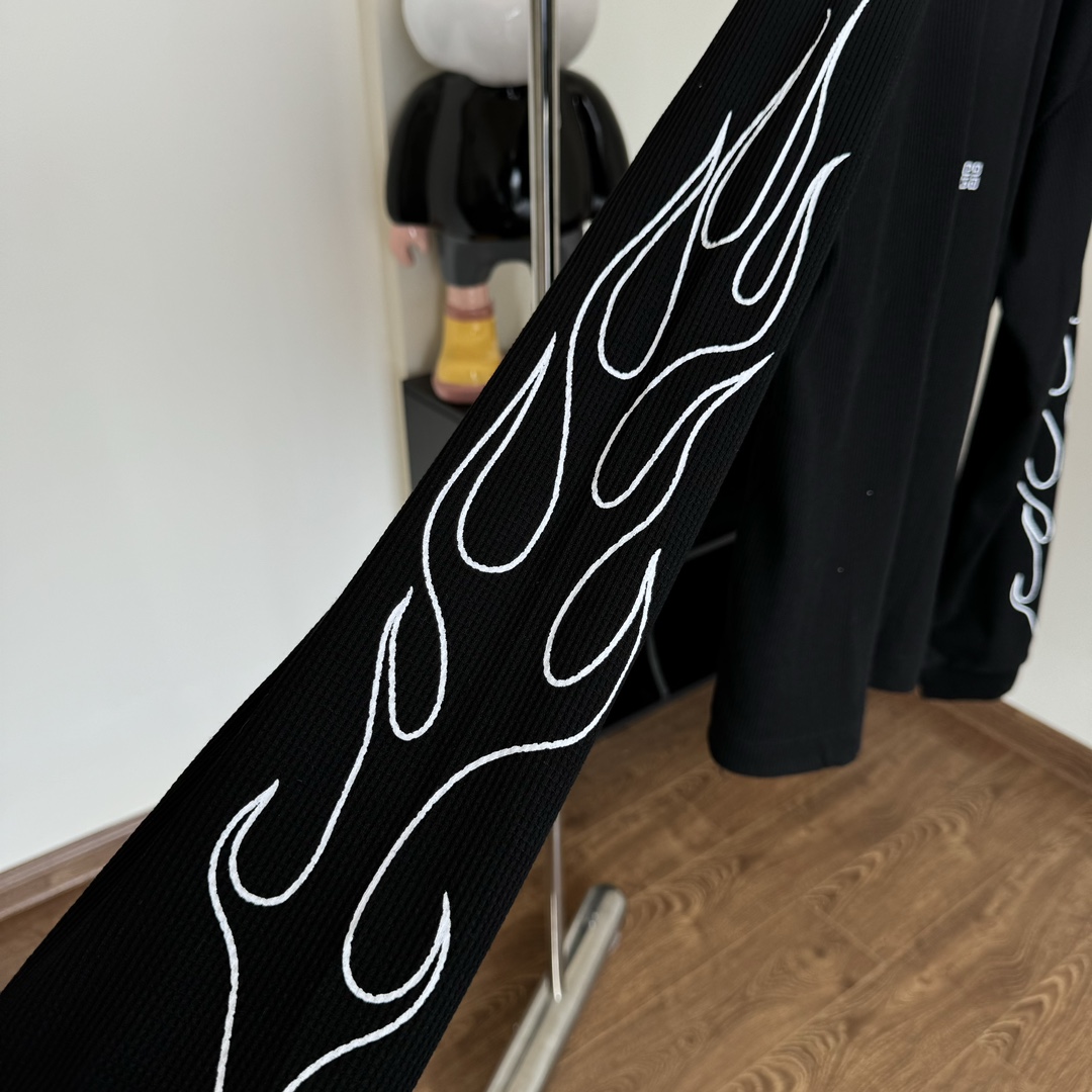 Givenchy Boxy Fit T-shirt In Cotton With GIVENCHY Dragon Print - 