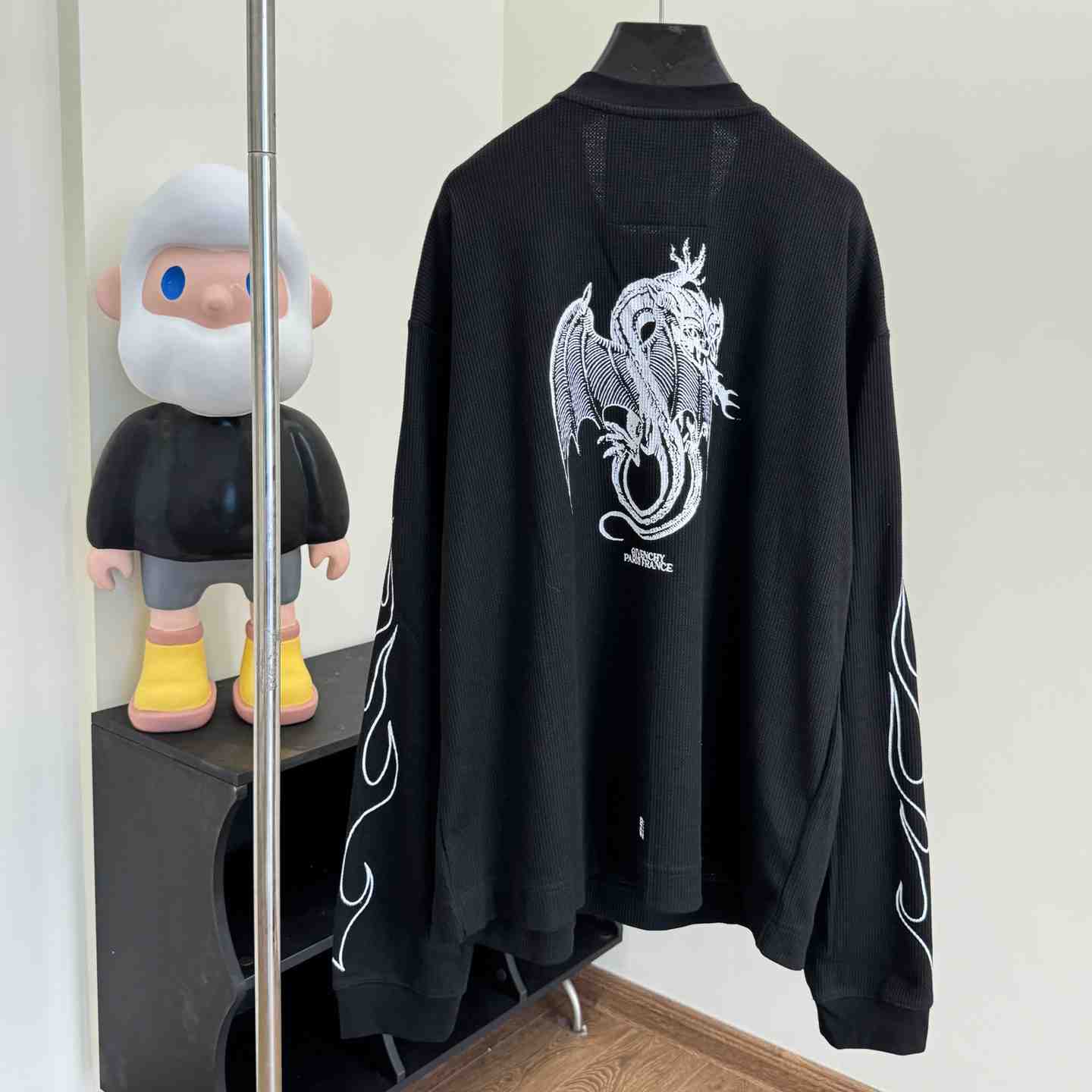 Givenchy Boxy Fit T-shirt In Cotton With GIVENCHY Dragon Print - 