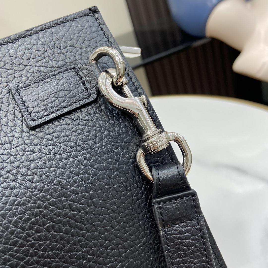 Gucci Pouch With Gucci Logo - 