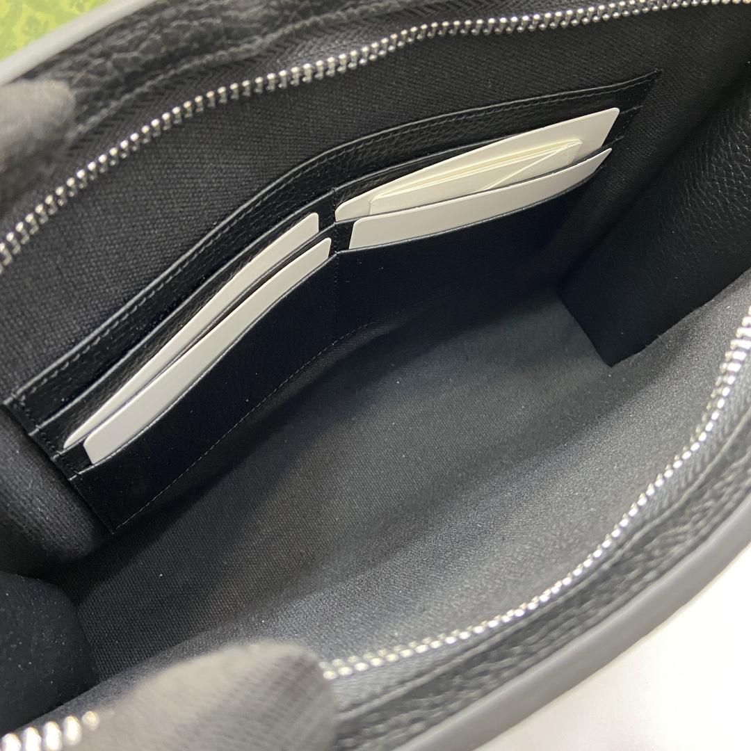 Gucci Pouch With Gucci Logo - 