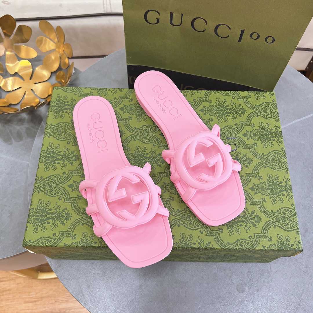 Gucci Women's Interlocking G Slide Sandal - 