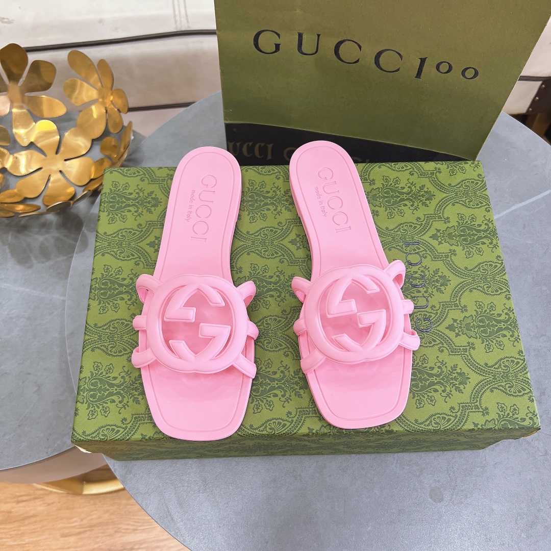 Gucci Women's Interlocking G Slide Sandal - 