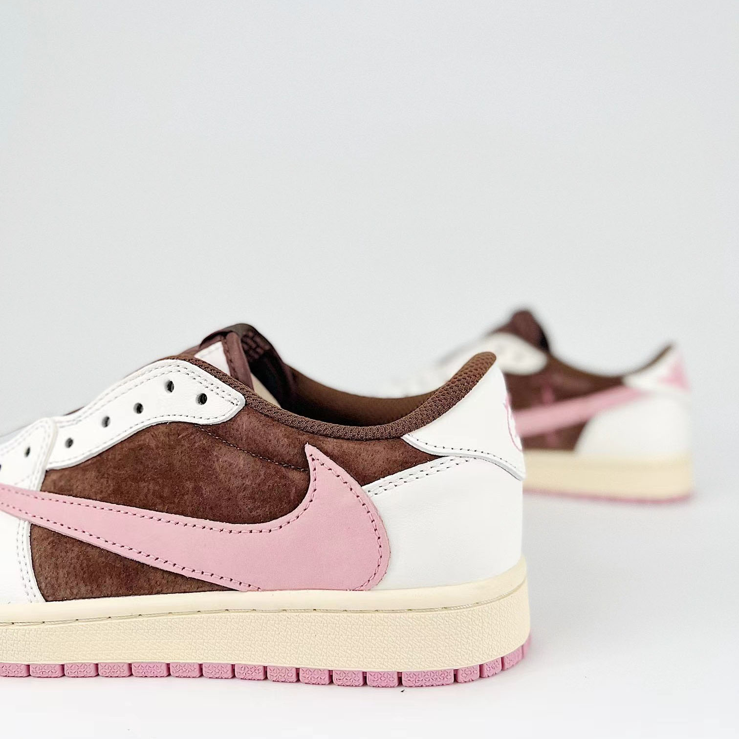 Travis Scott x Air Jordan 1 Low  Sneaker   DZ4137-206 - 