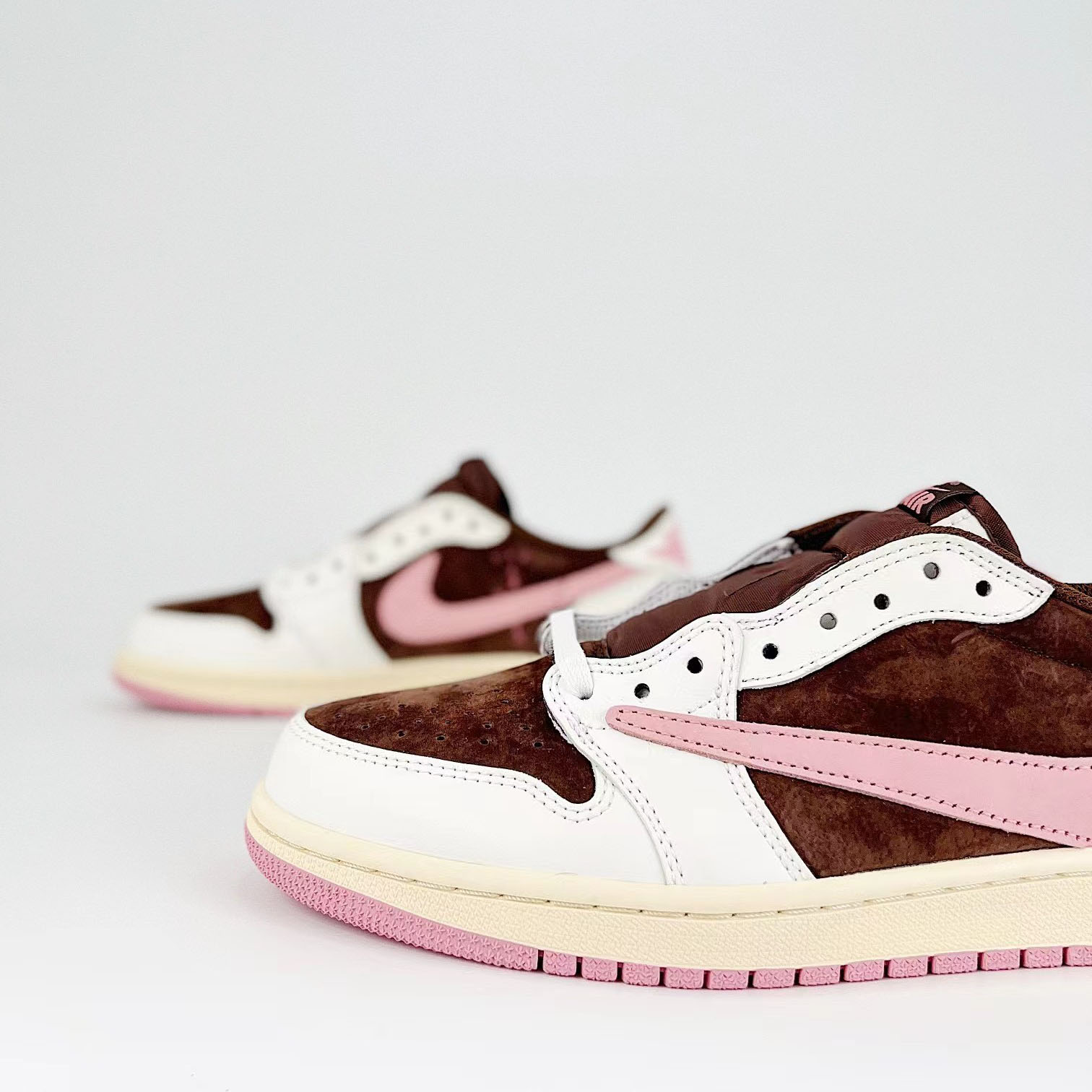 Travis Scott x Air Jordan 1 Low  Sneaker   DZ4137-206 - 