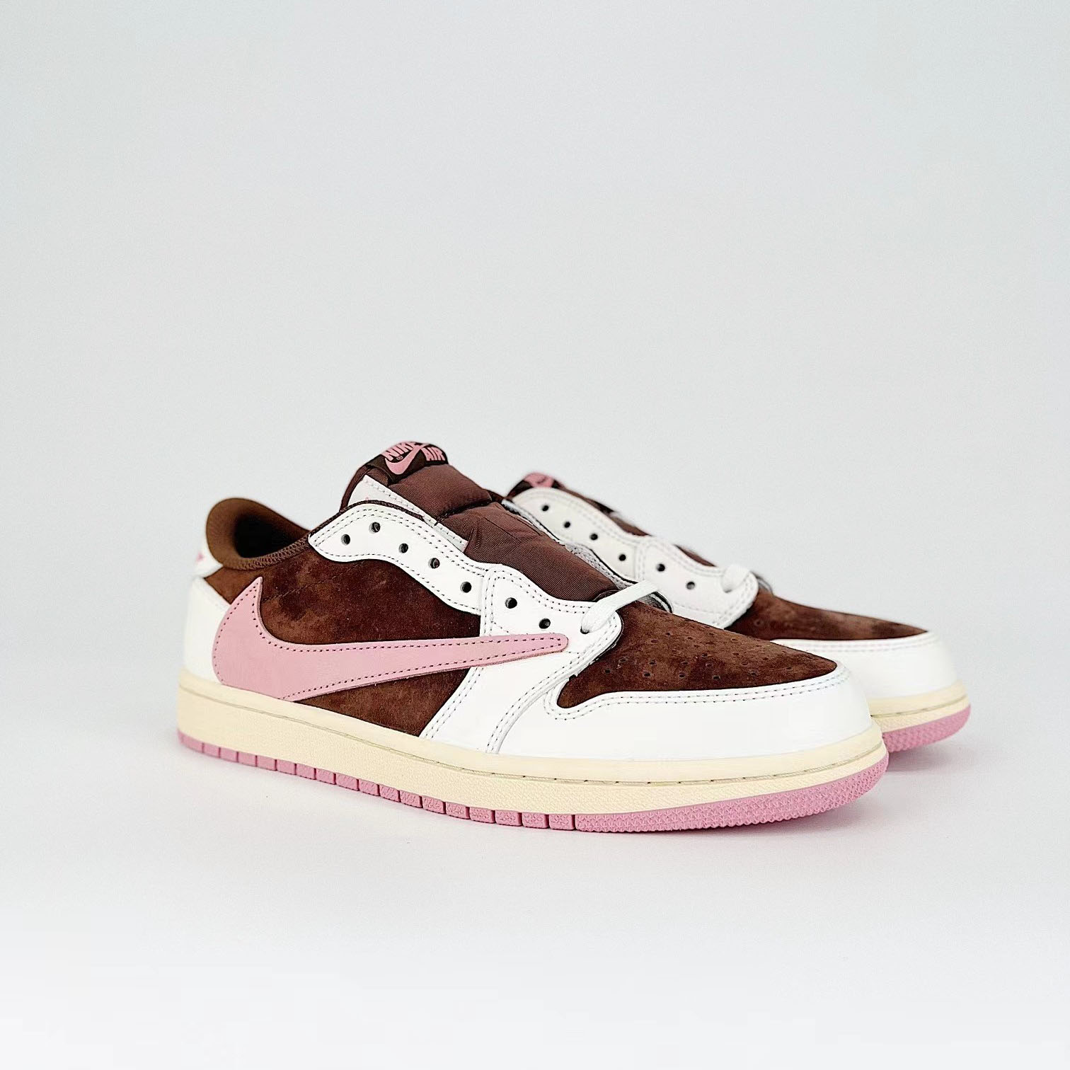 Travis Scott x Air Jordan 1 Low  Sneaker   DZ4137-206 - 