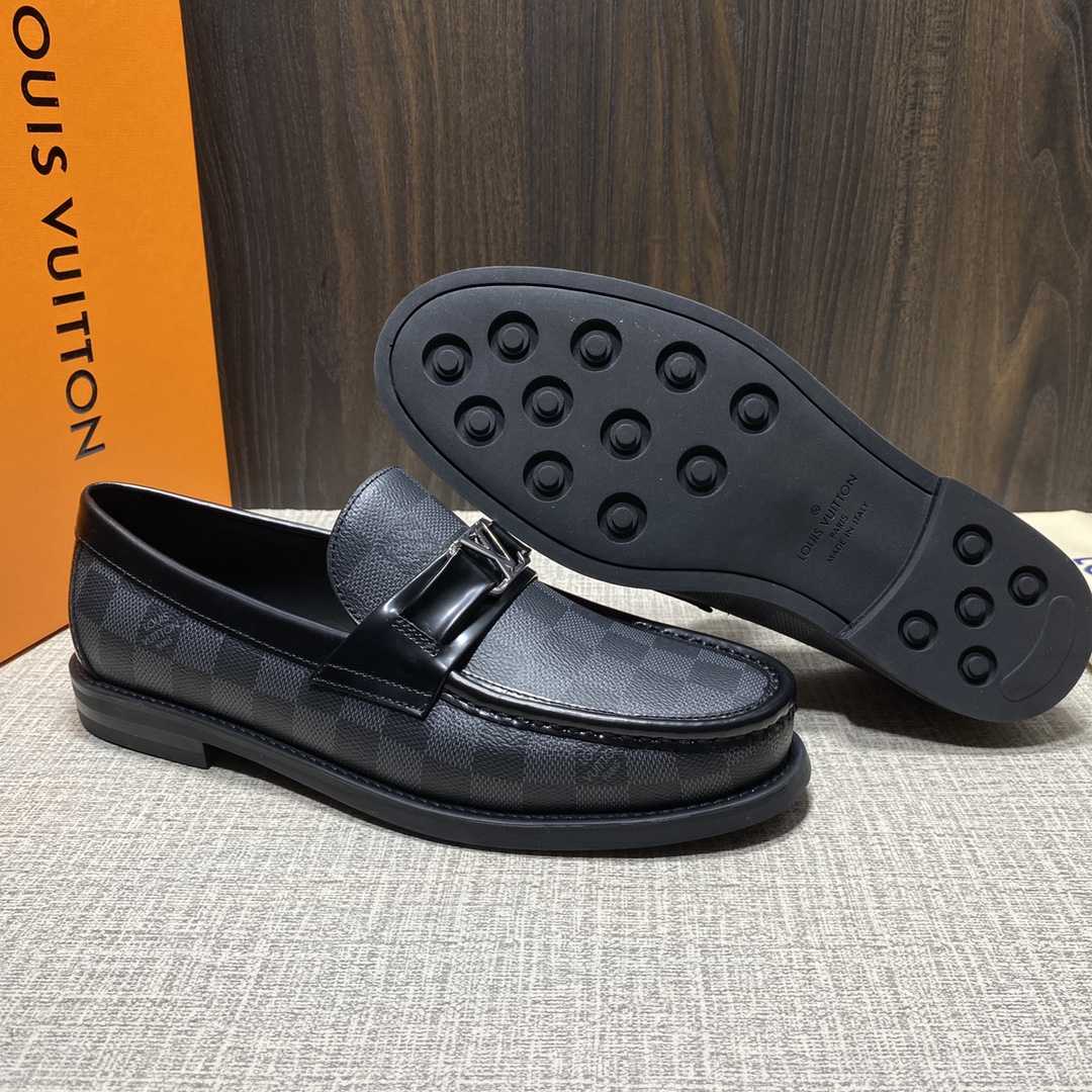 Louis Vuitton Hockenheim Moccasin - 