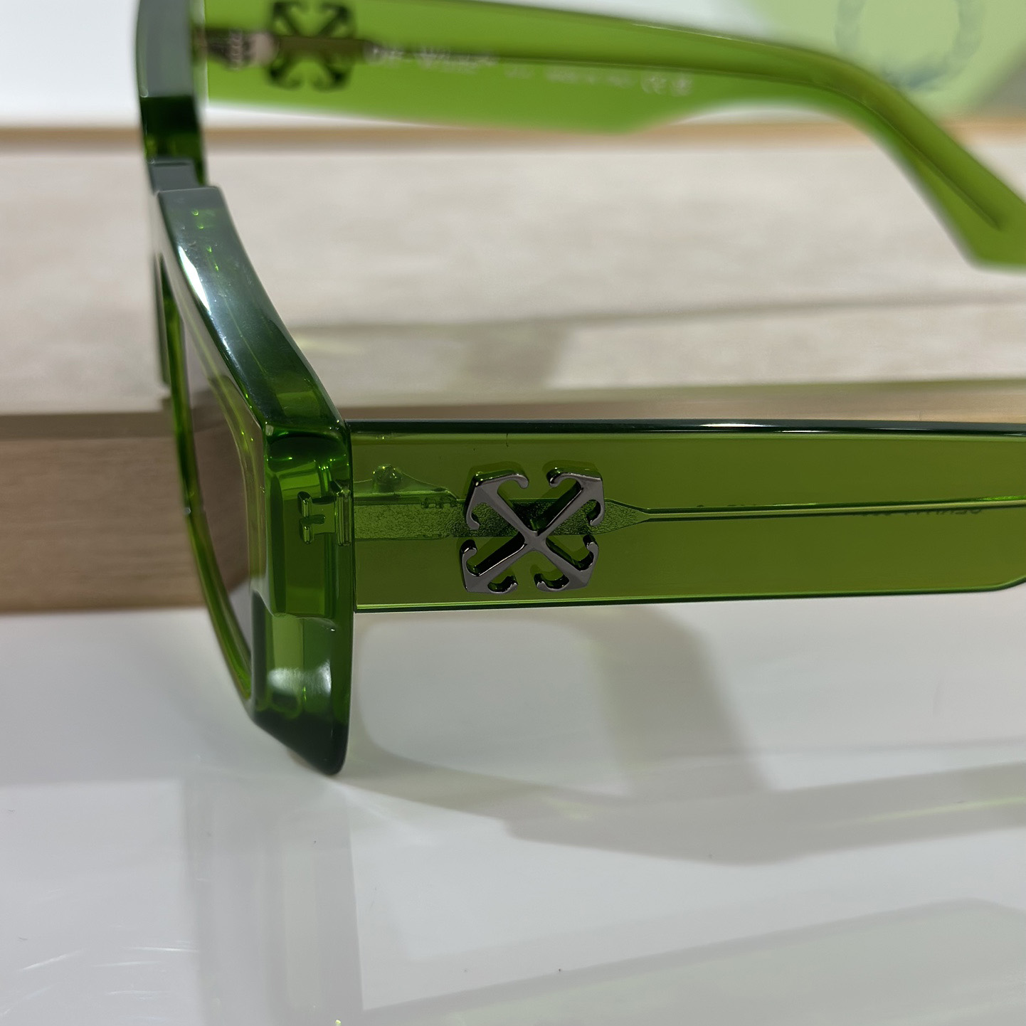 Off White Moberly Sunglasses      OERl114 - 