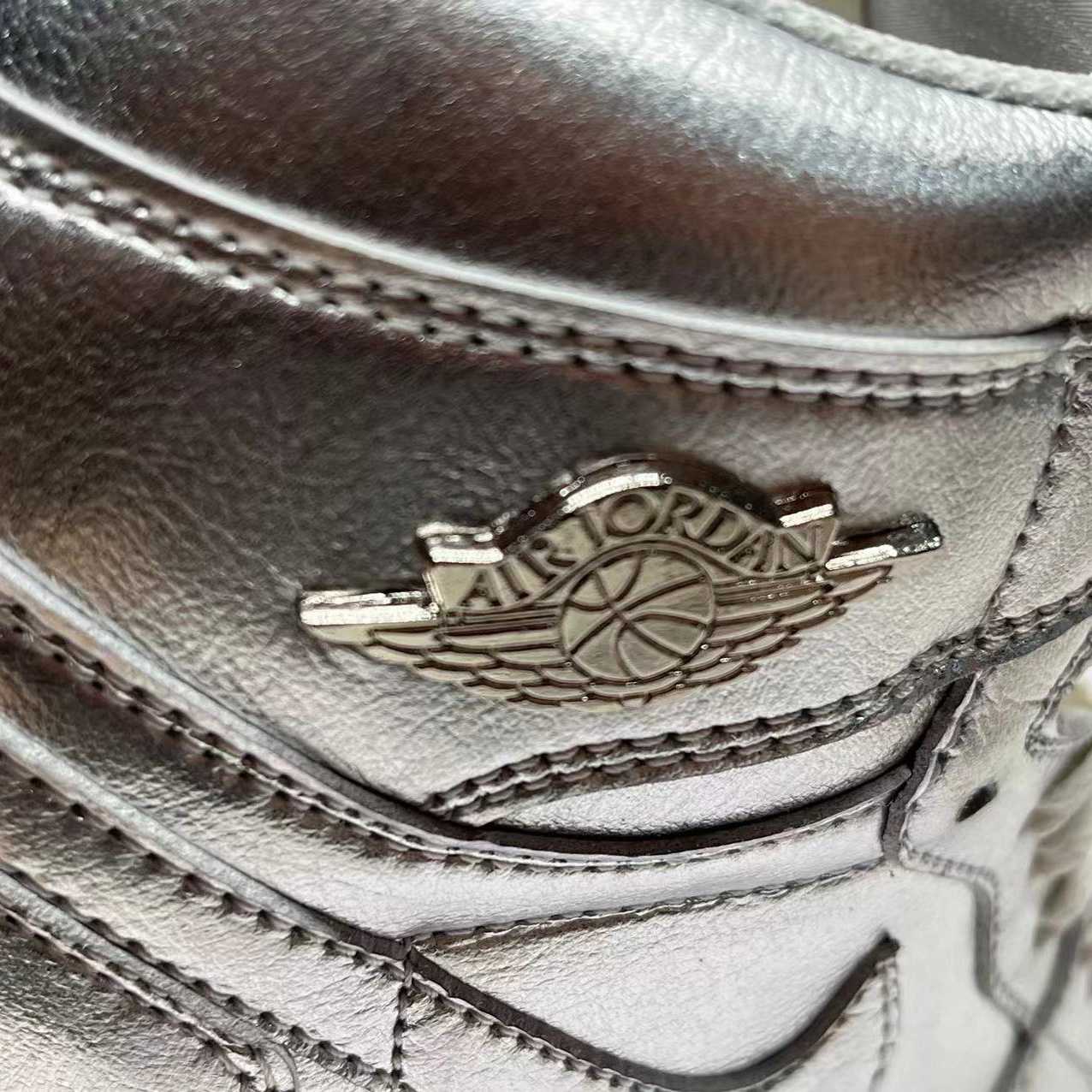 Jordan1 High OG“Chrome” Sneaker    FN7249-001 - 