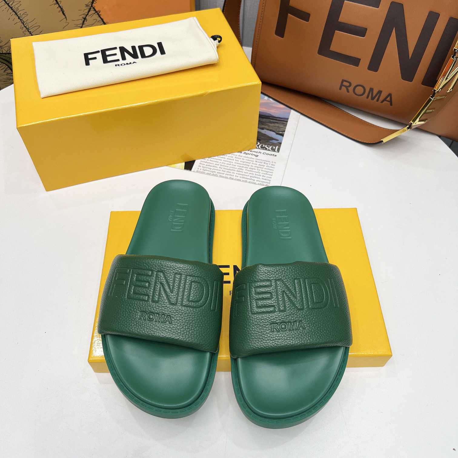 Fendi Roma Slides Green Leather Fussbett - 
