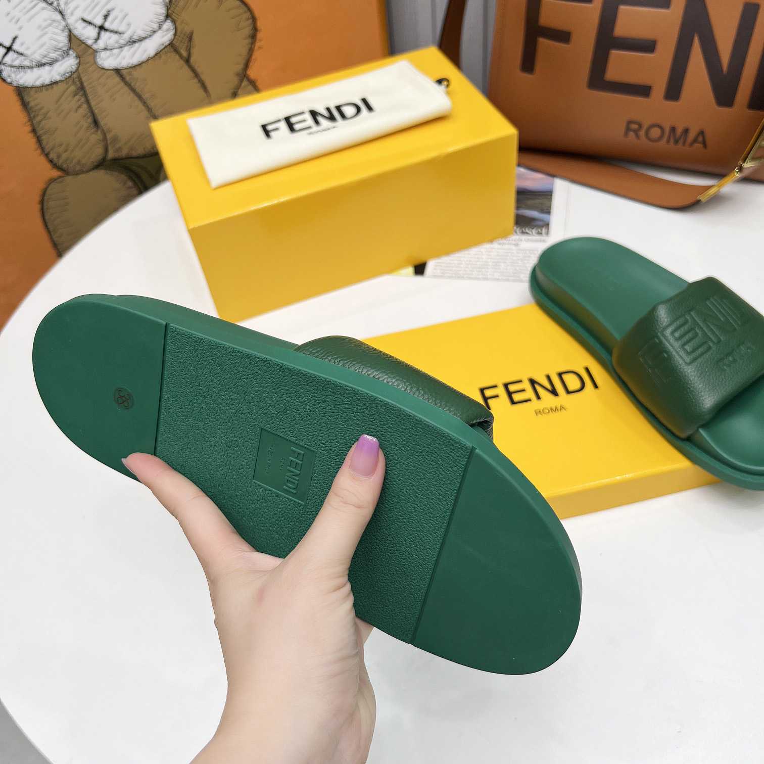 Fendi Roma Slides Green Leather Fussbett - 