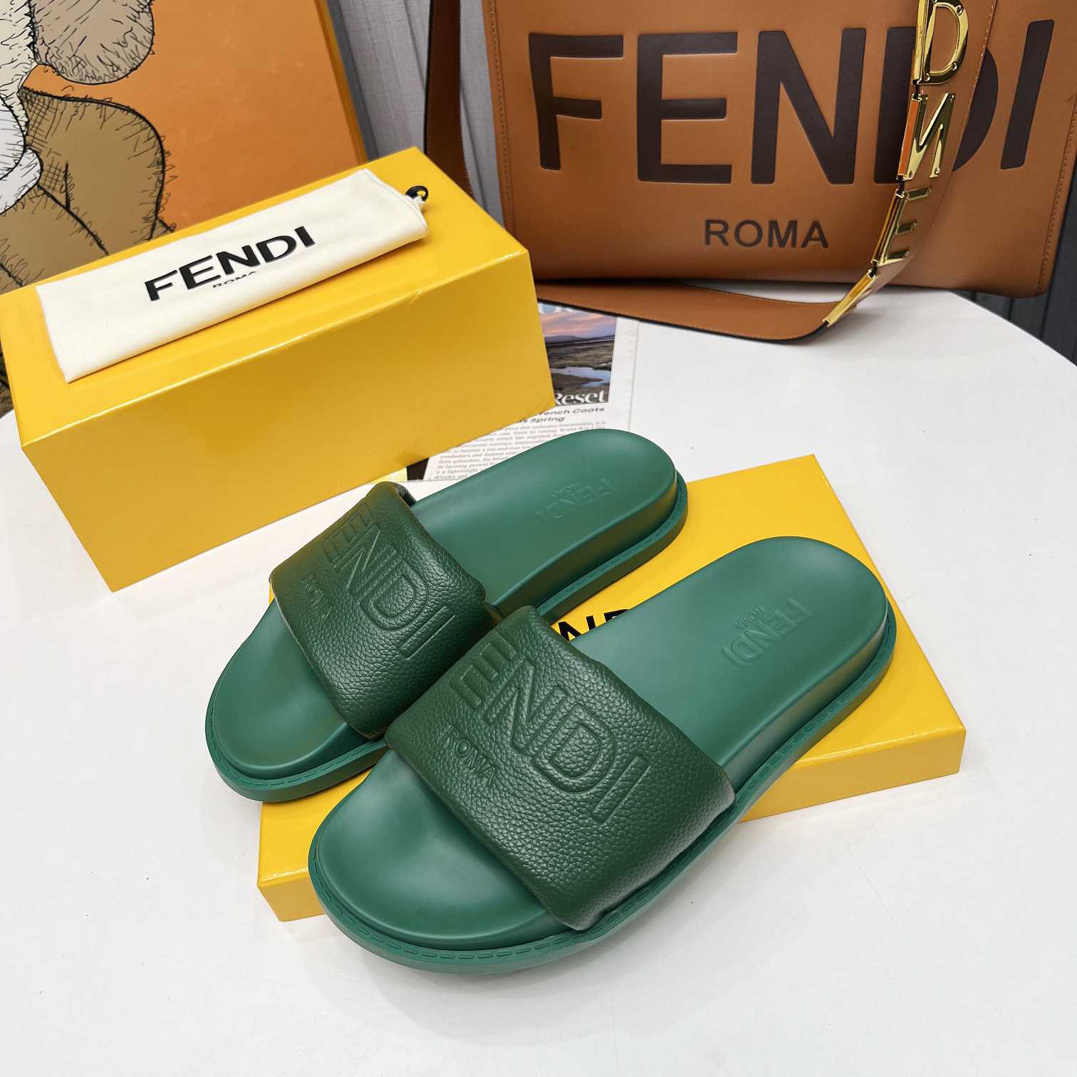 Fendi Roma Slides Green Leather Fussbett - 