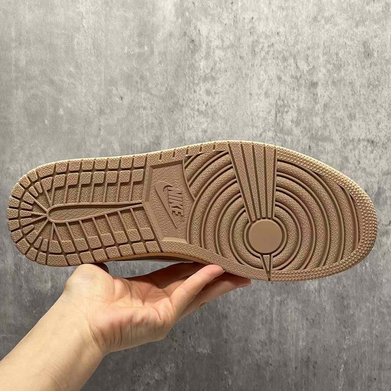 Travis Scott X Jordan 1 Low OG Sneaker   DM7866-106 - 