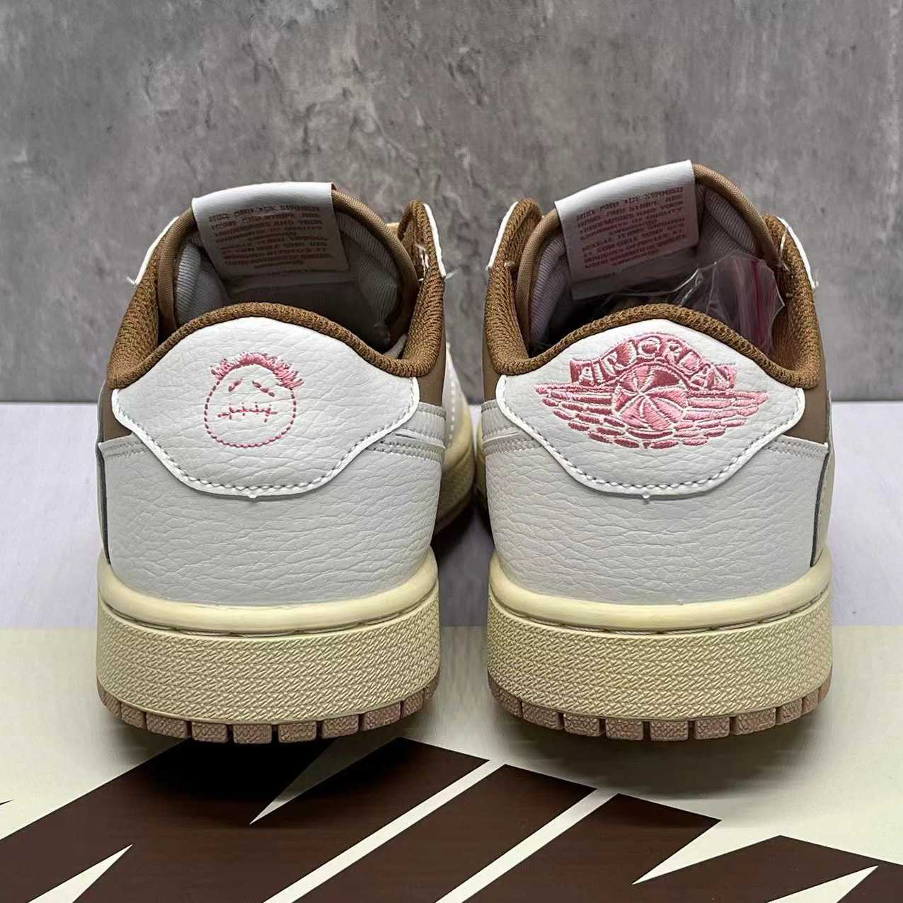 Travis Scott X Jordan 1 Low OG Sneaker   DM7866-106 - 