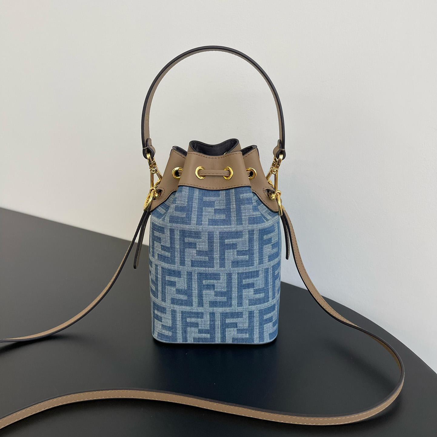 Fendi Mini Mon Tresor Bucket Bag (12x18x10cm) - 