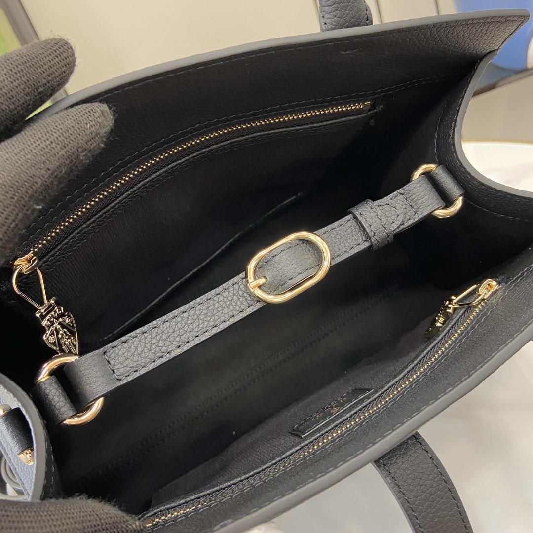 Gucci Medium Tote Bag With Hook Closure - 