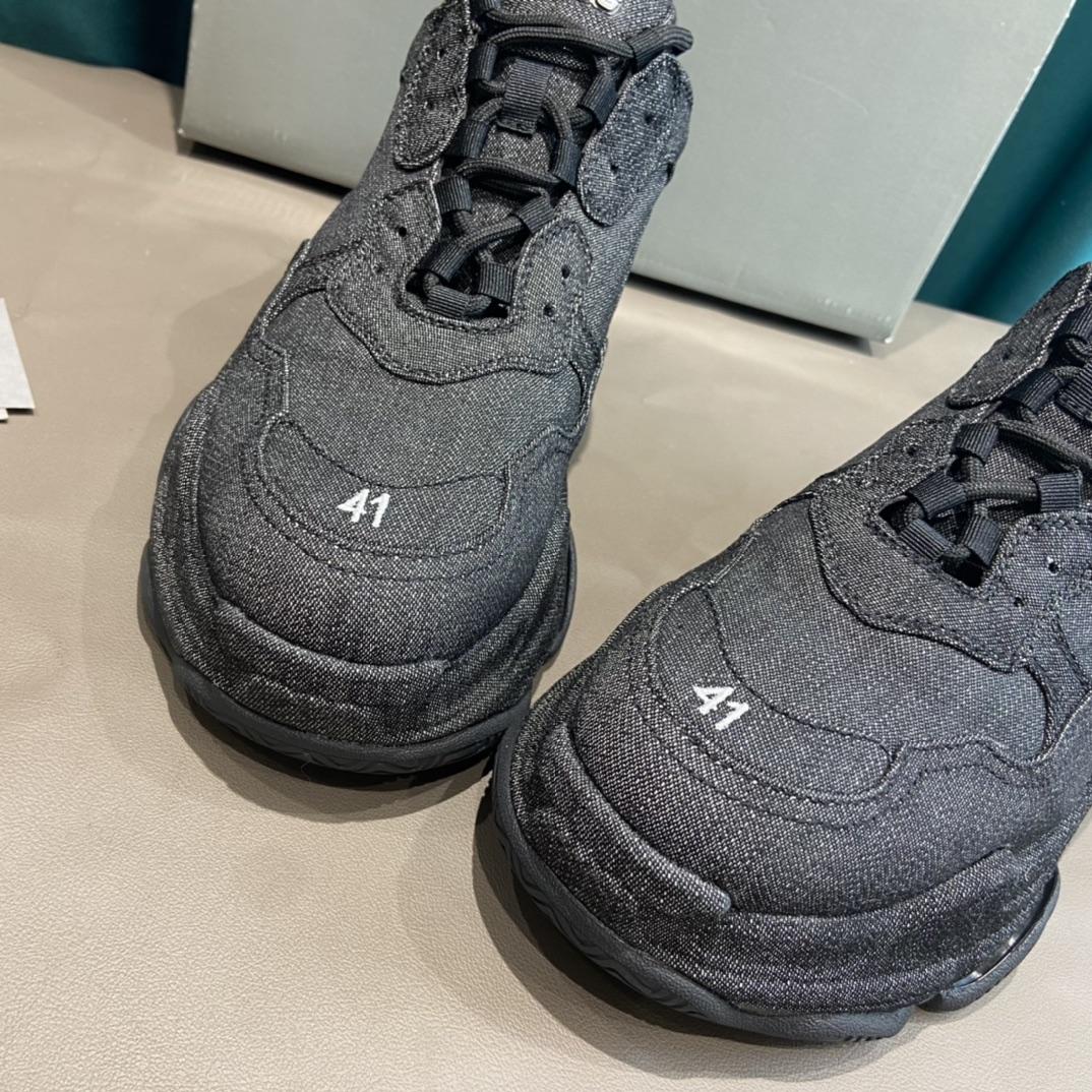 Balenciaga Triple S Sneaker  - 