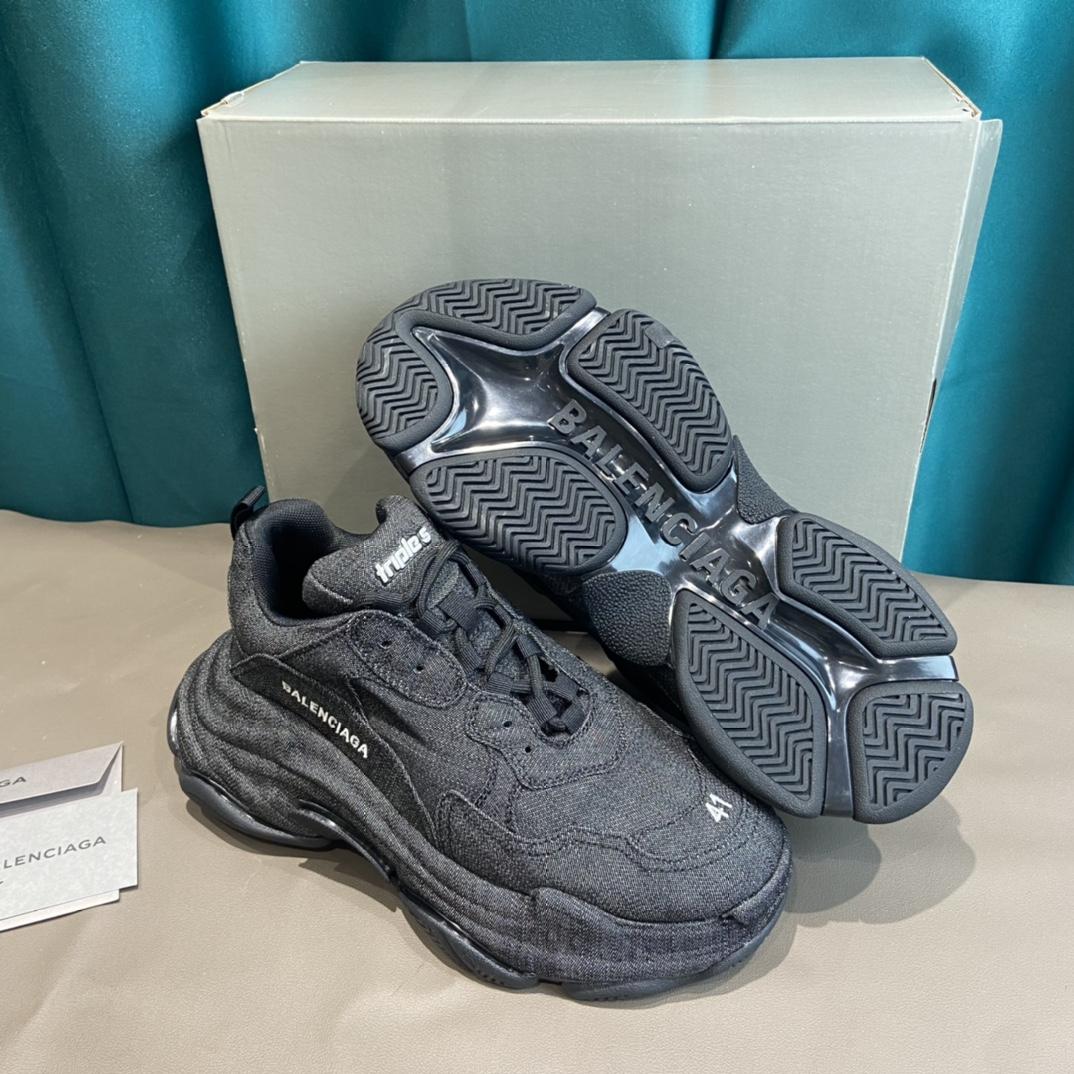 Balenciaga Triple S Sneaker  - 