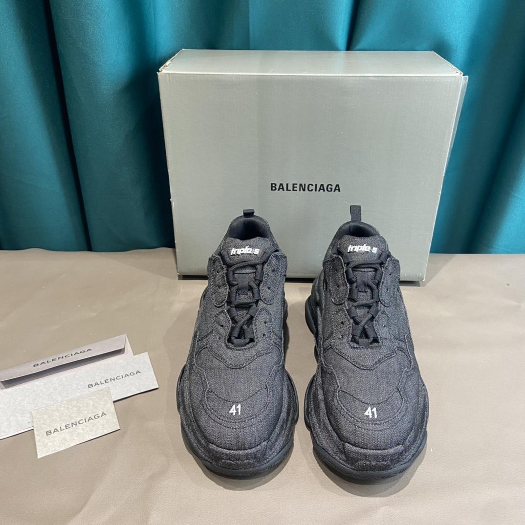 Balenciaga Triple S Sneaker  - 