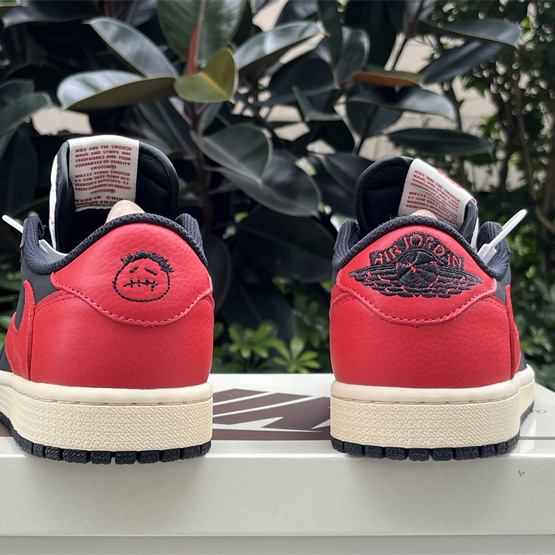 Travis Scott x Jordan Air Jordan 1 Low OG Sneaker    DM7866-061  - 