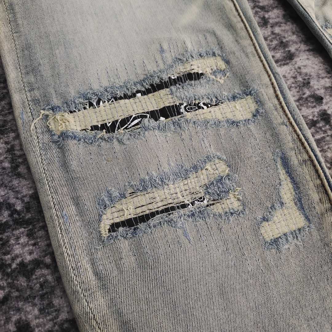 Amiri Slim Fit Jeans    680 - 