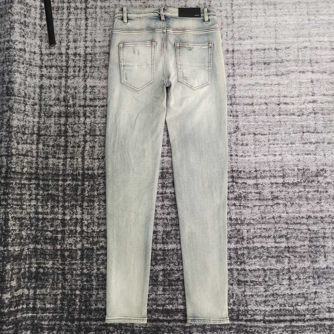 Amiri Slim Fit Jeans    680 - 