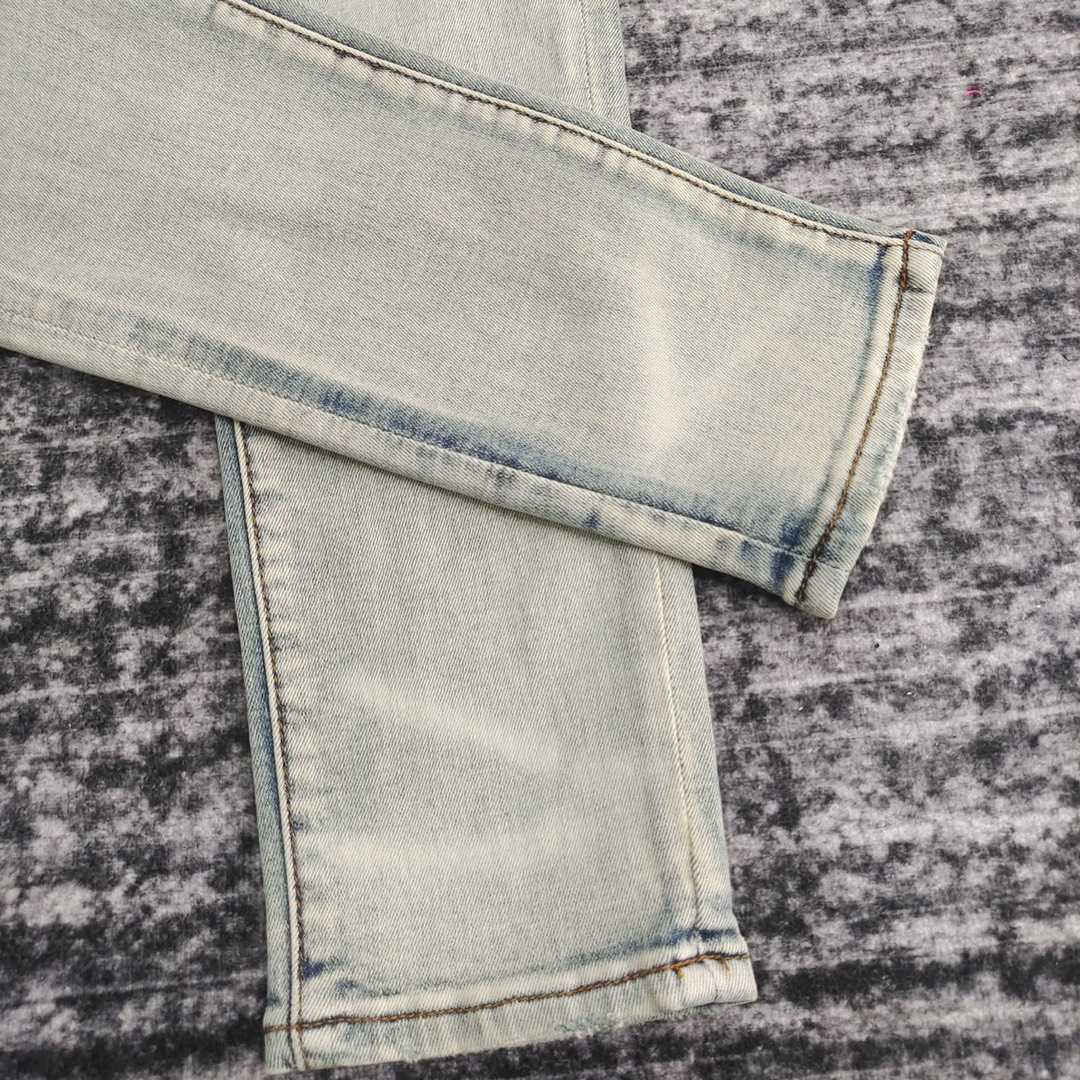 Amiri Slim Fit Jeans    680 - 