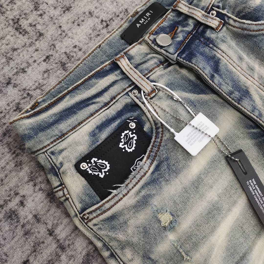 Amiri Slim Fit Jeans    680 - 