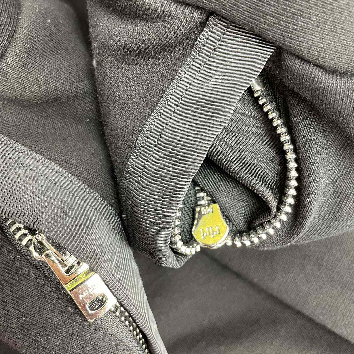 Amiri Sweatpants   x08 - 