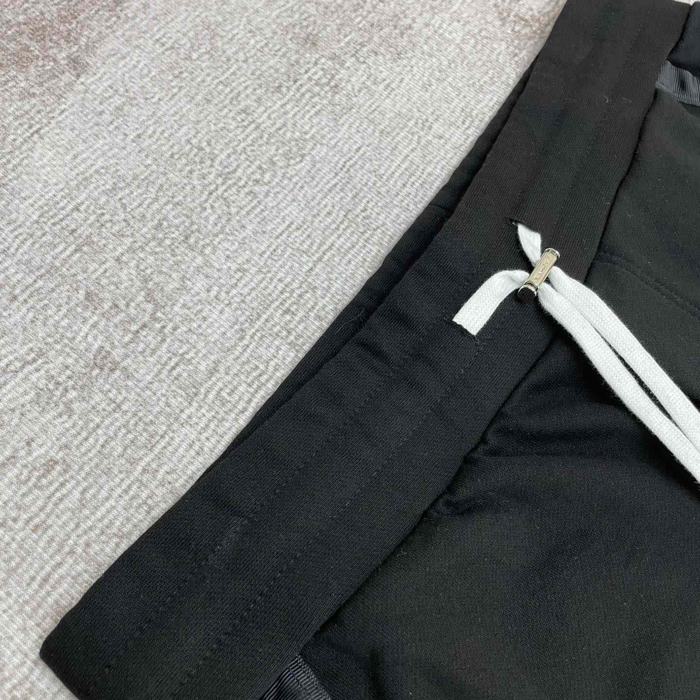 Amiri Sweatpants   x08 - 