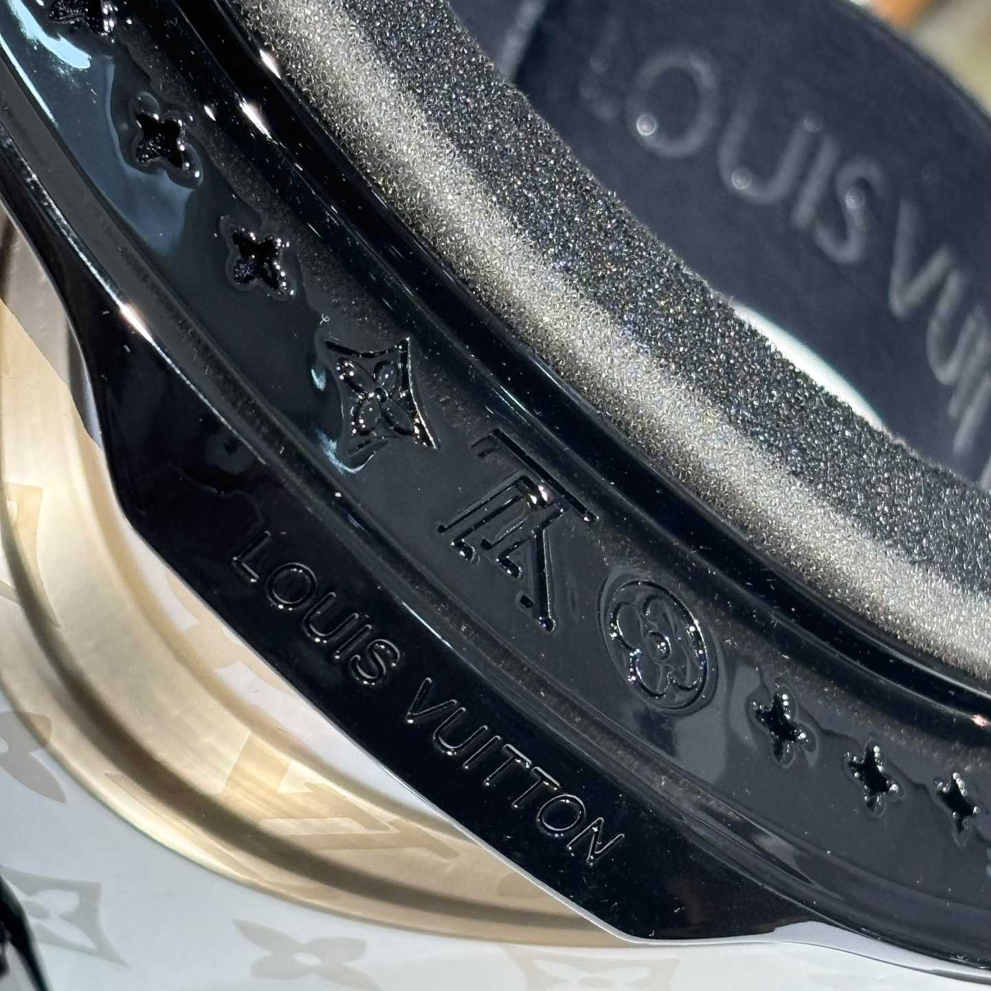 Louis Vuitton LV Snow Mask     - 