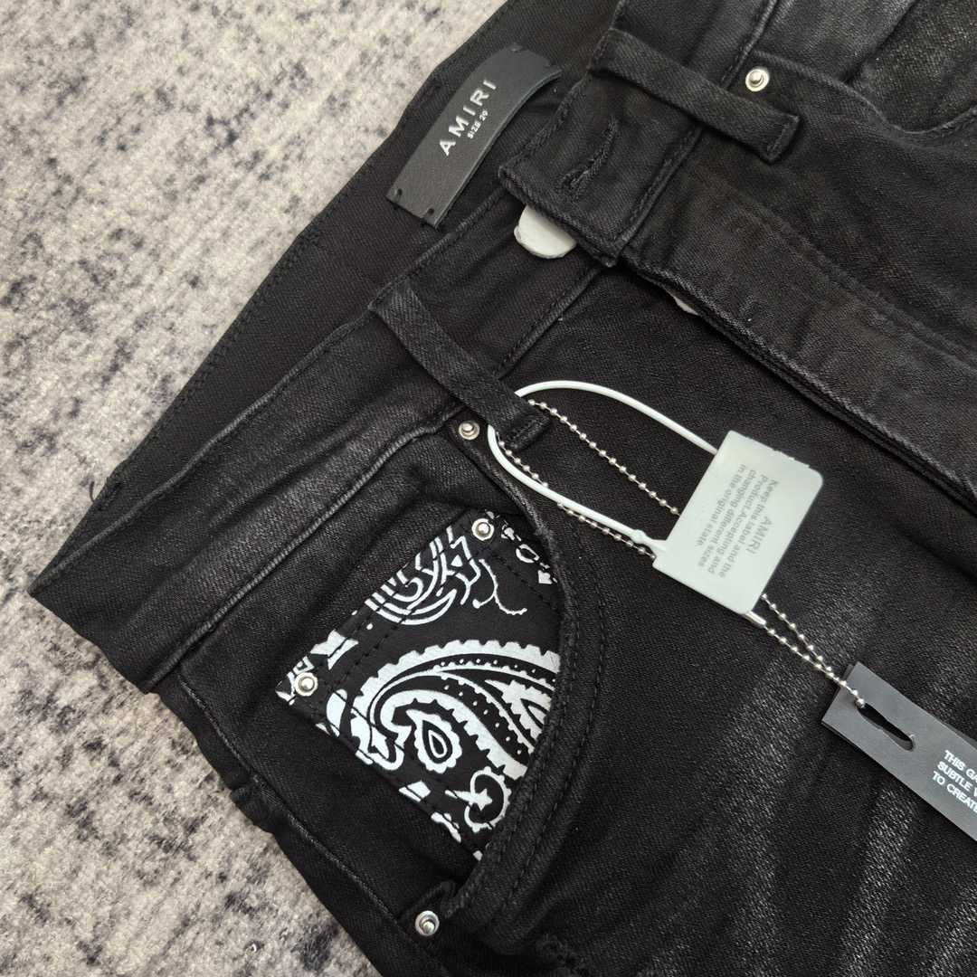 Amiri Slim Fit Jeans    681 - 