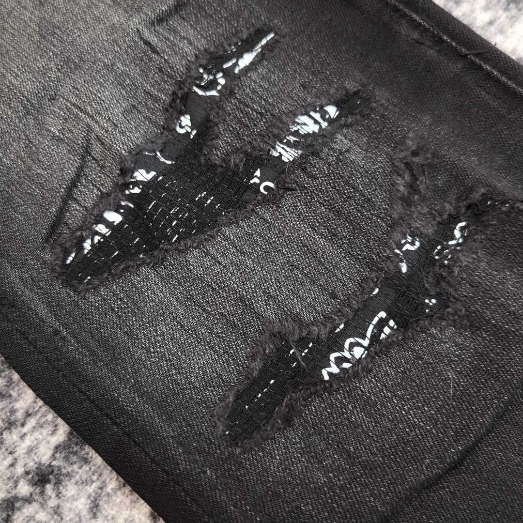Amiri Slim Fit Jeans    681 - 