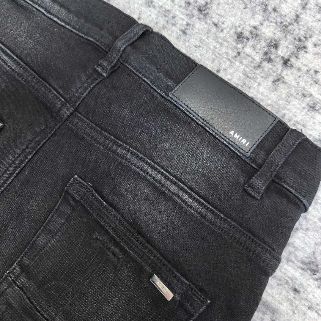 Amiri Slim Fit Jeans    681 - 