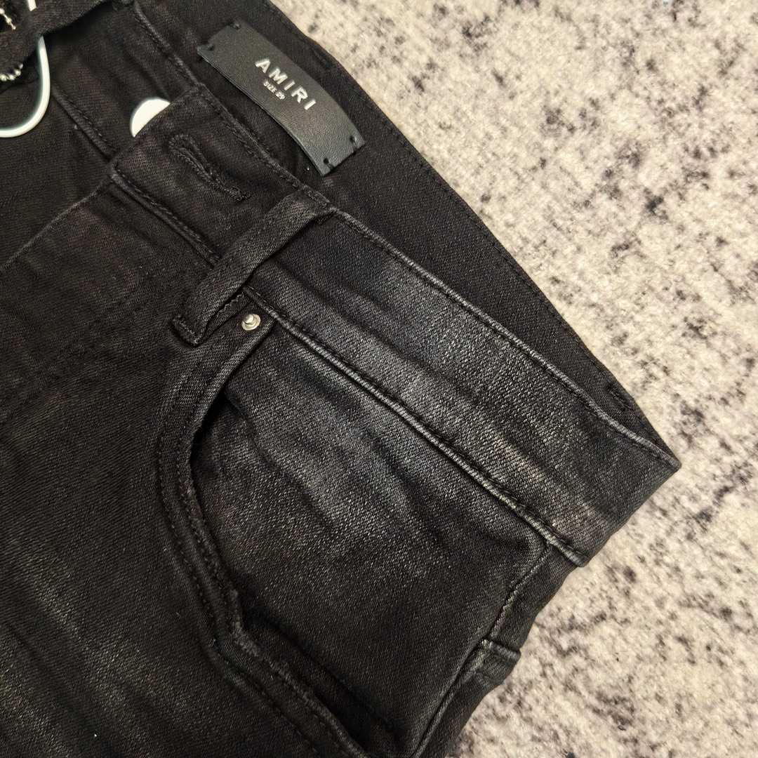 Amiri Slim Fit Jeans    681 - 