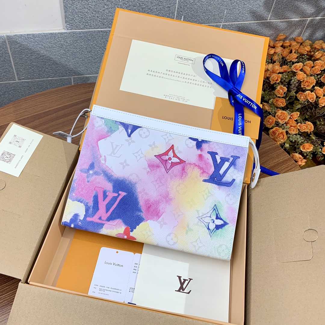 Louis Vuitton Pochette Voyage Monogram Watercolor  26x20x5cm - 