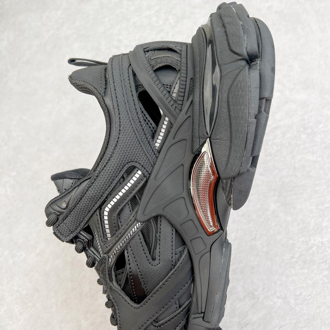 Balenciaga Track 2.0 Sneakers - 