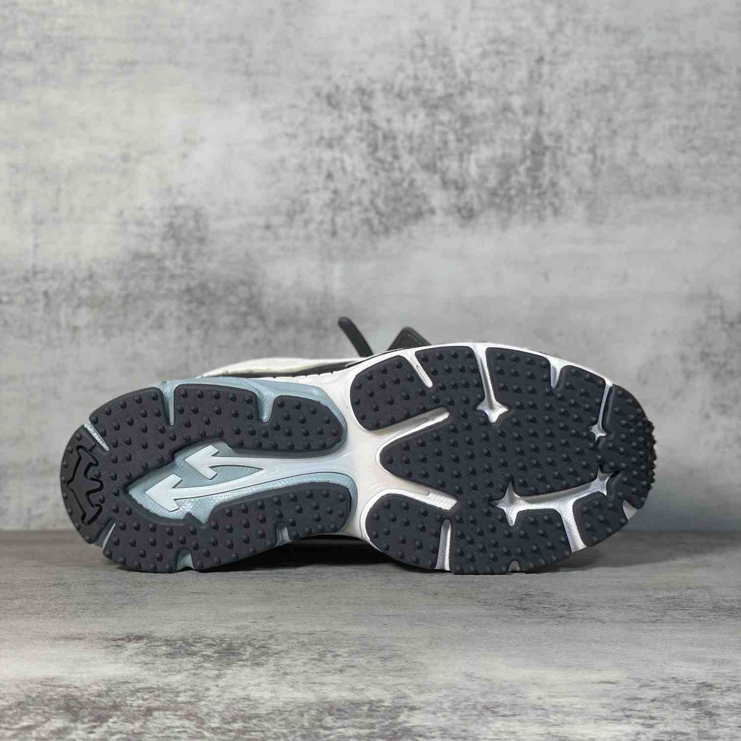 Off-White c/oVrgil Abloh™ Sneakers - 