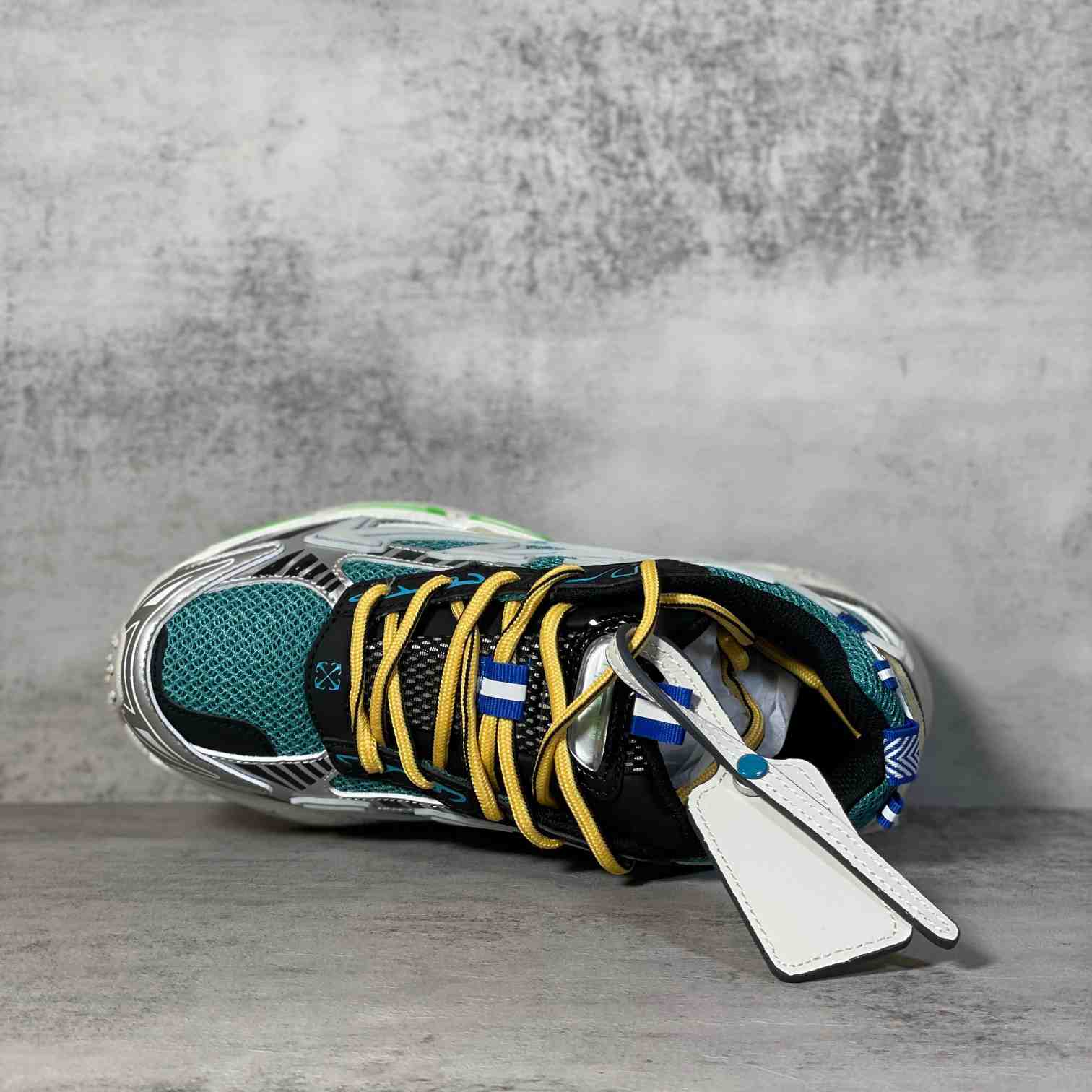 Off-White c/oVrgil Abloh™ Sneakers - 