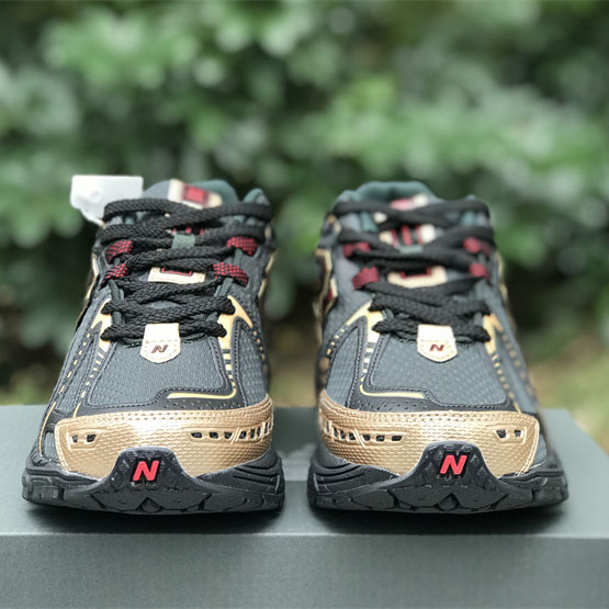 KITHx New Balance NB 1906R Sneakers      M1906RKS  - 