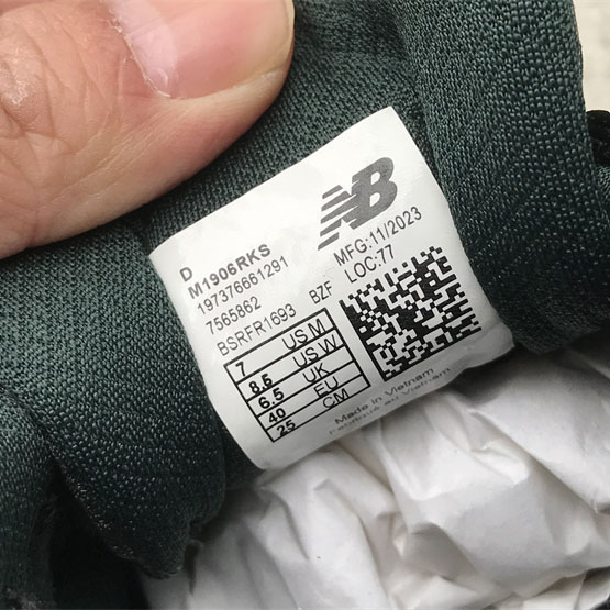 KITHx New Balance NB 1906R Sneakers      M1906RKS  - 