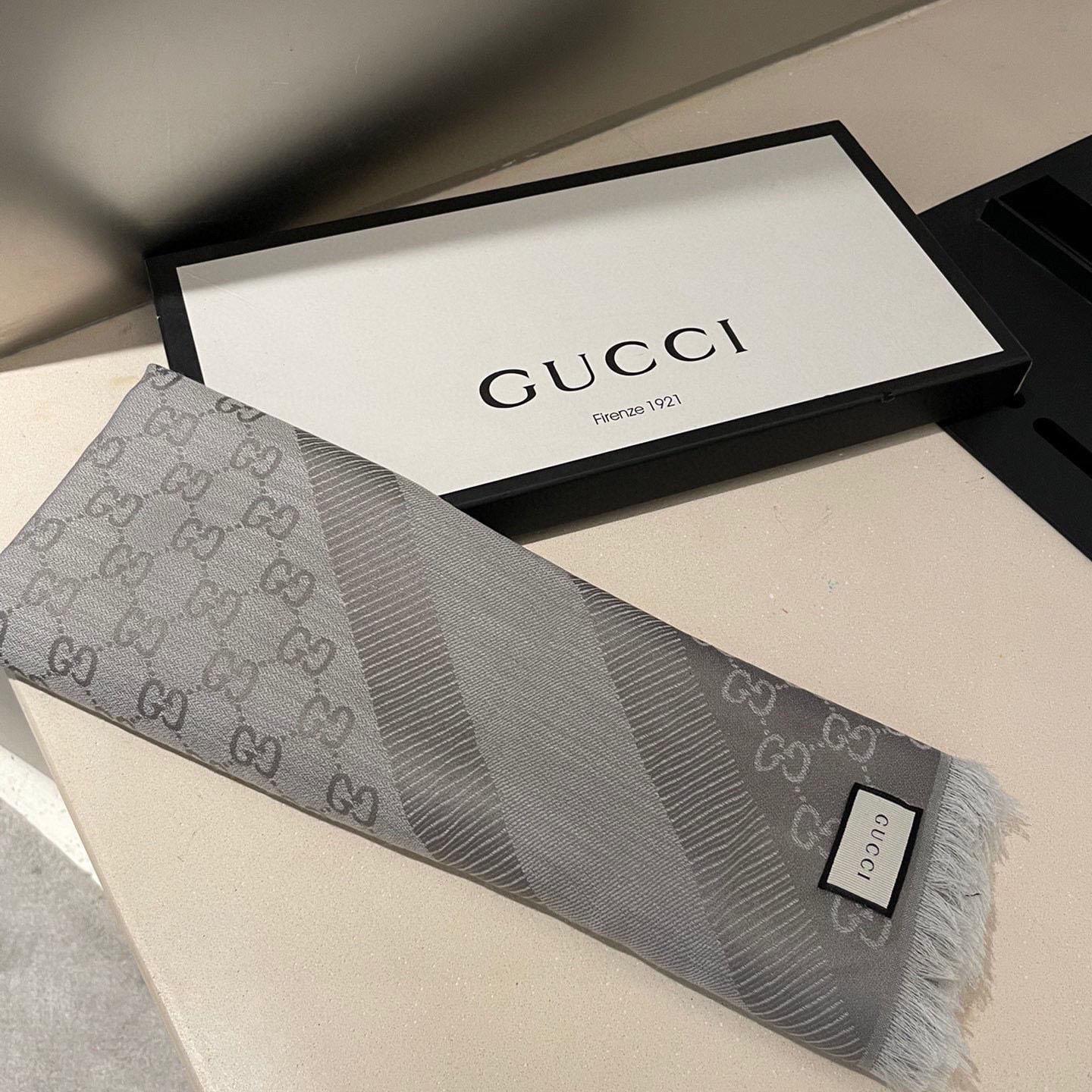 Louis Vuitton Square  - 