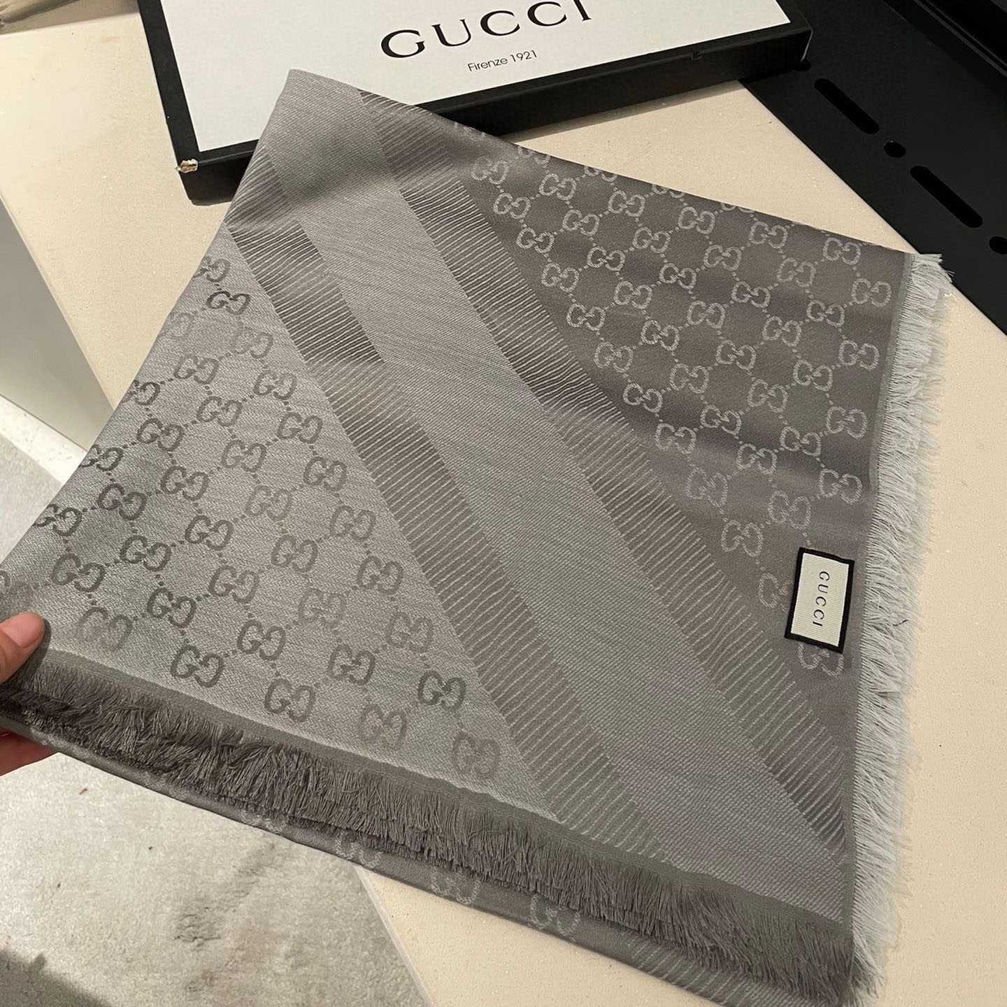 Louis Vuitton Square  - 