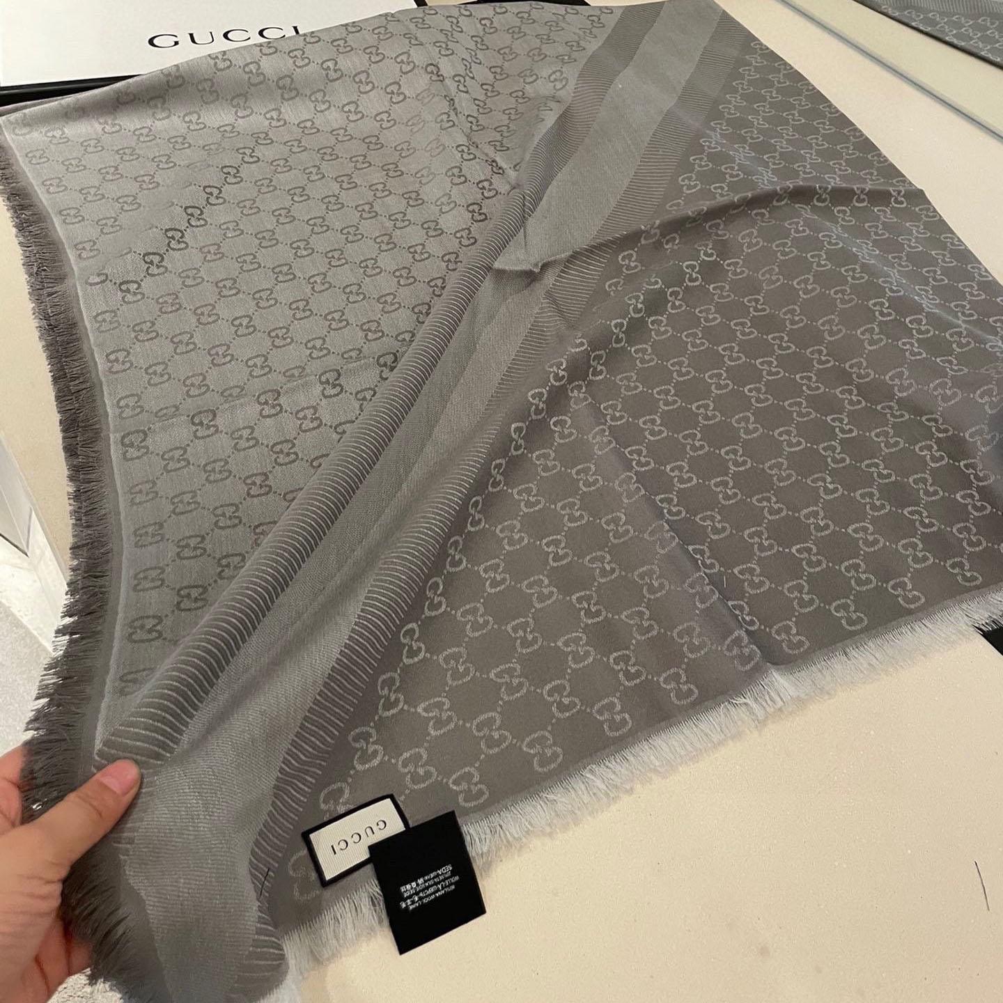 Louis Vuitton Square  - 