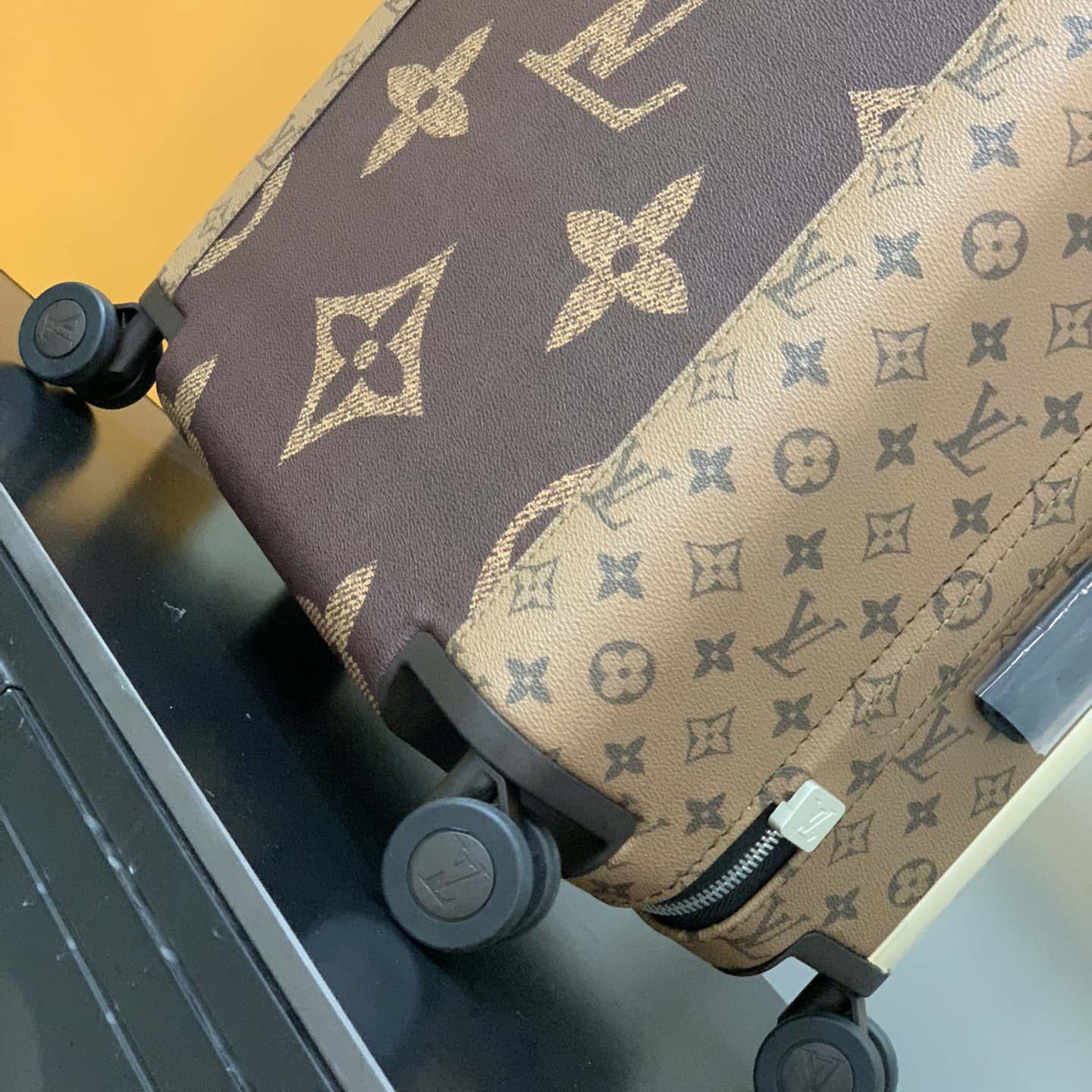 Louis Vuitton Horizon （38 x 55x 21 cm ） - 