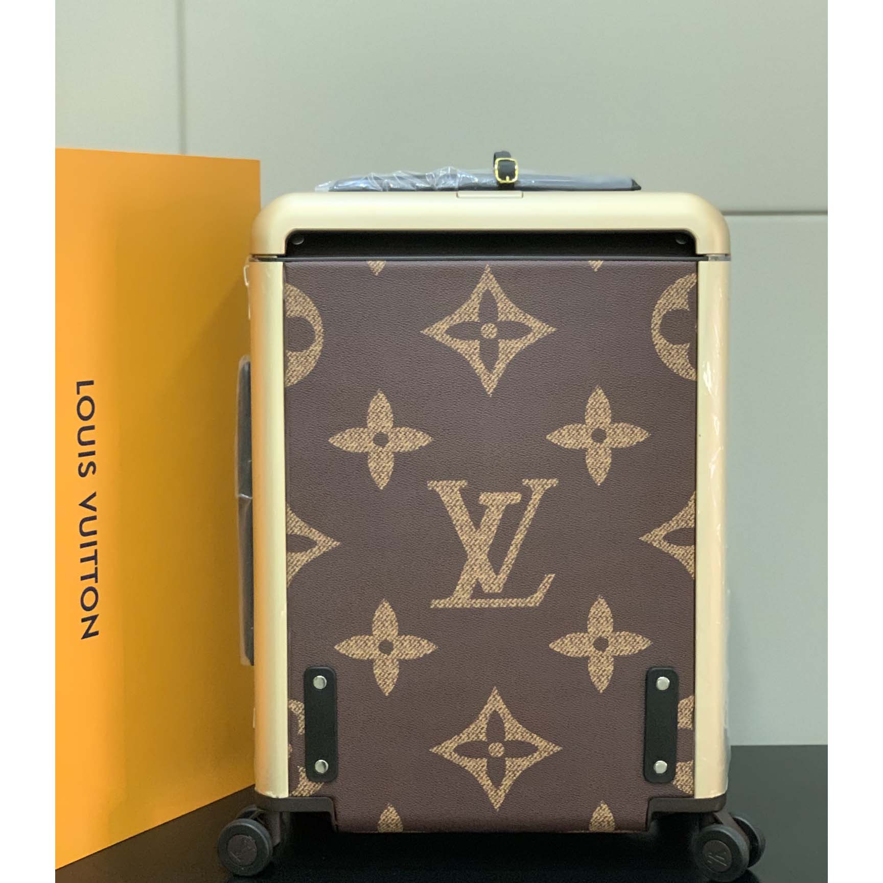 Louis Vuitton Horizon （38 x 55x 21 cm ） - 