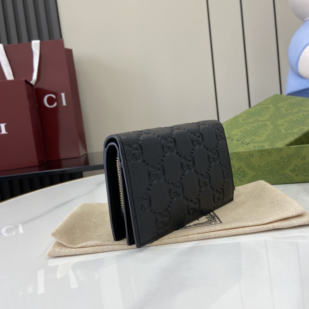Gucci GG Emblem Medium Wallet - 