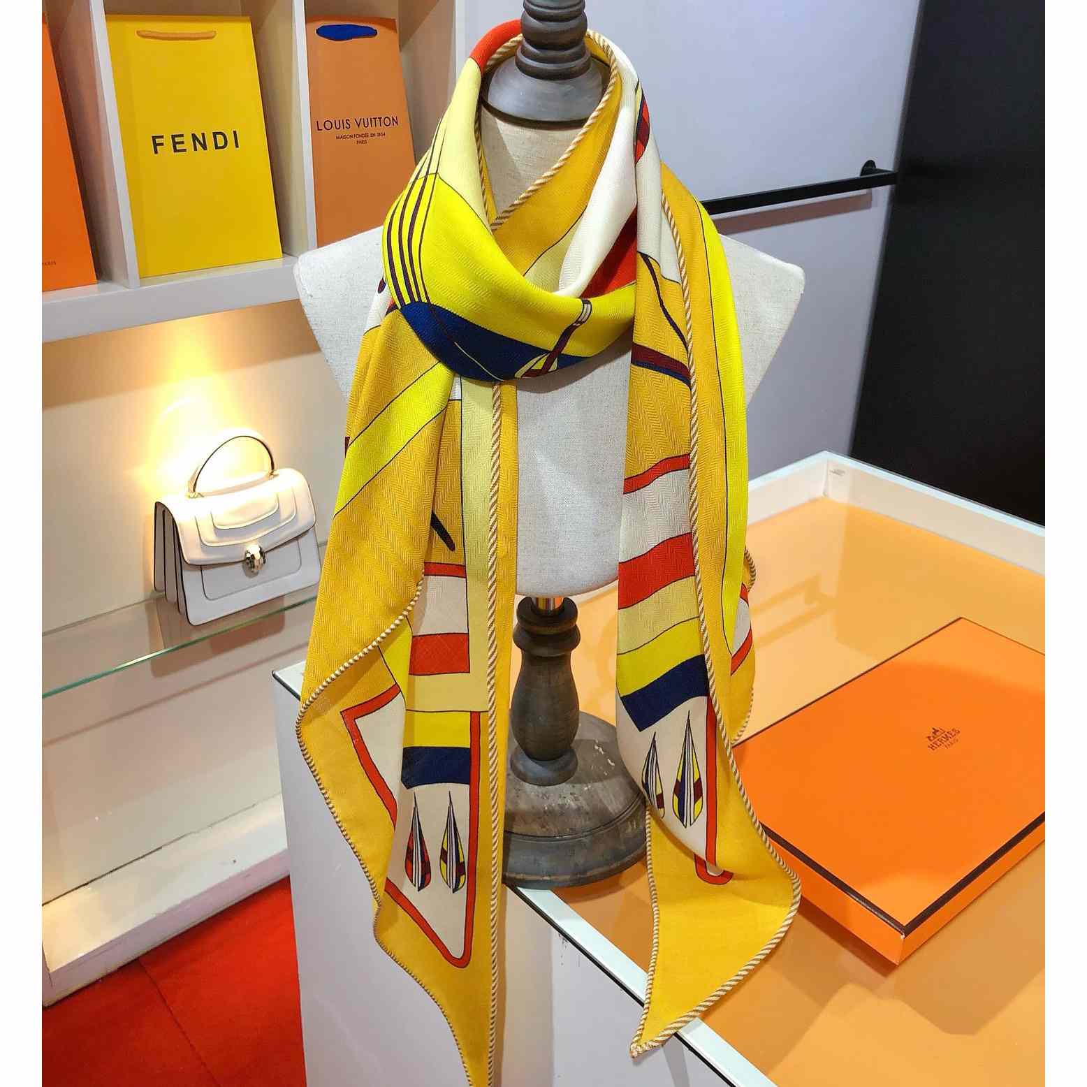 Hermes Giant Triangle - 