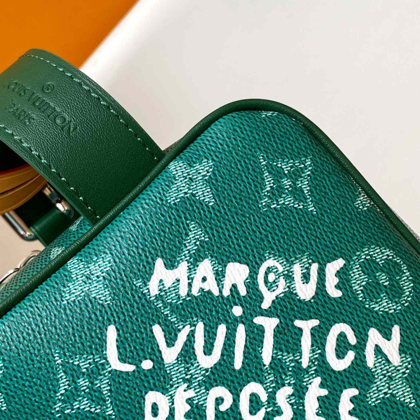 Louis Vuitton Locker Dopp Kit    M12688 - 