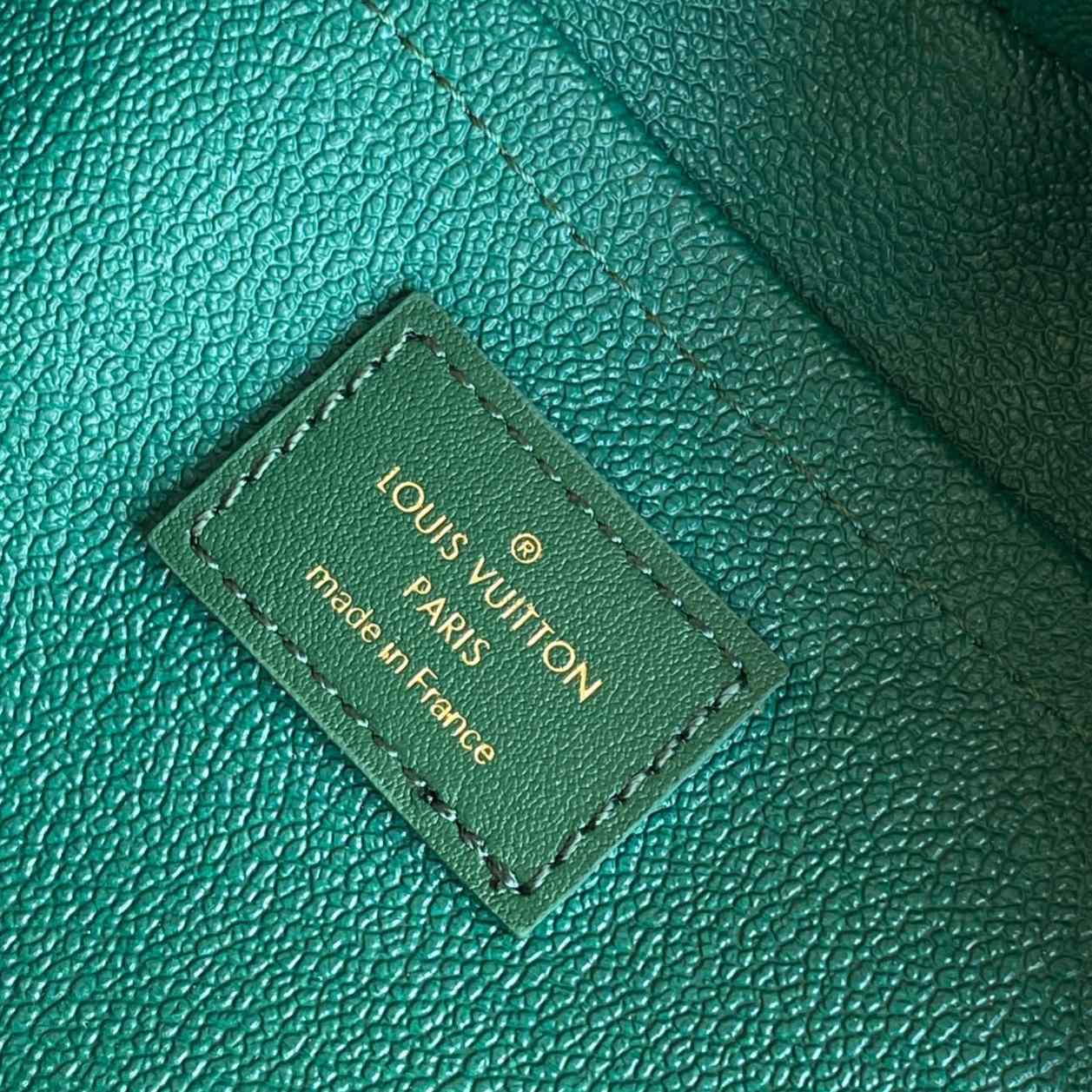 Louis Vuitton Locker Dopp Kit    M12688 - 