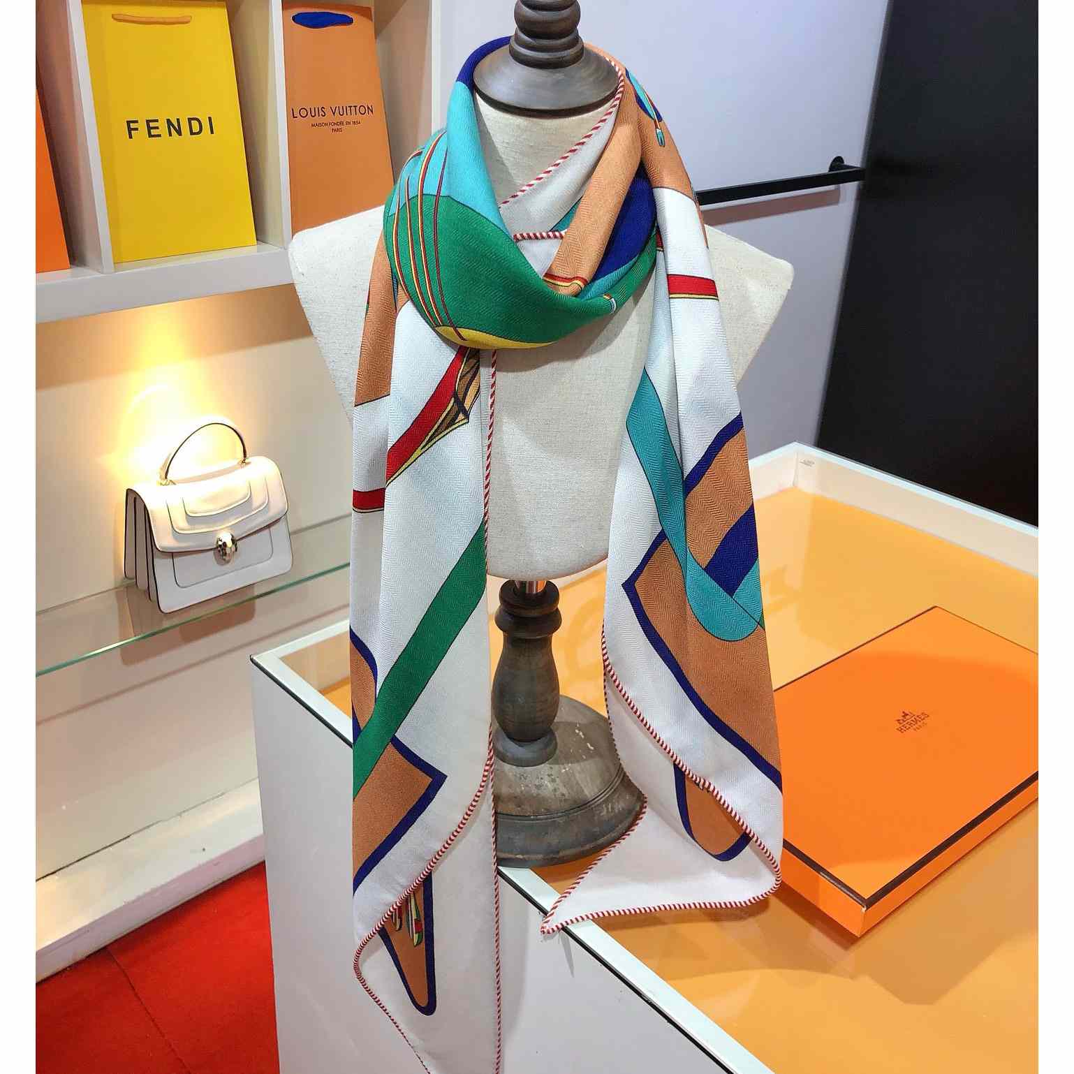 Hermes Giant Triangle - 